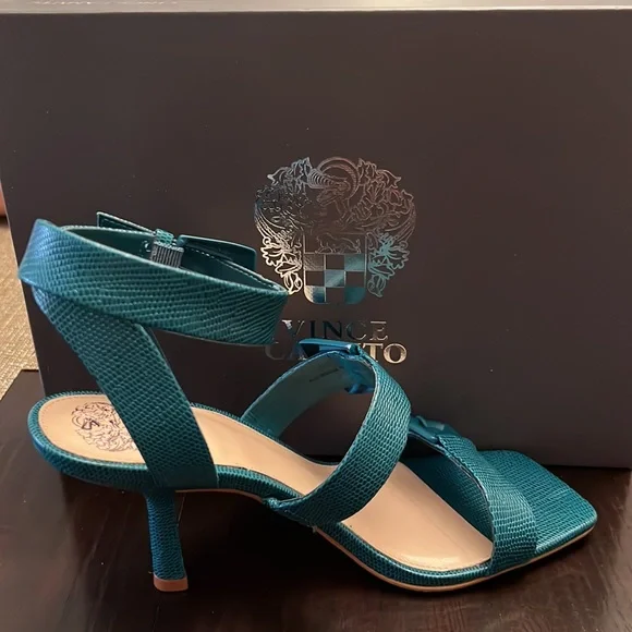 Vince Camuto Heels - Picture 3 of 7